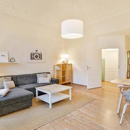 Apartment Apartmenthaus Tribseer Damm 6 *