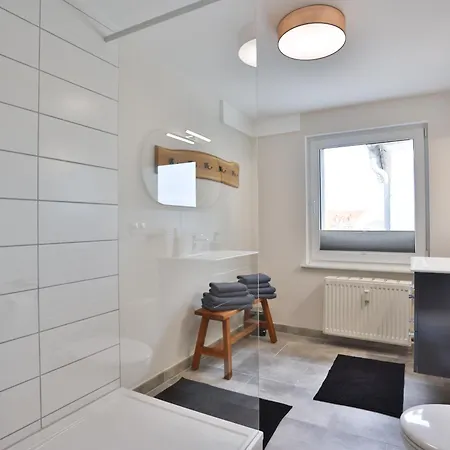 Apartment Apartmenthaus Tribseer Damm 6 *