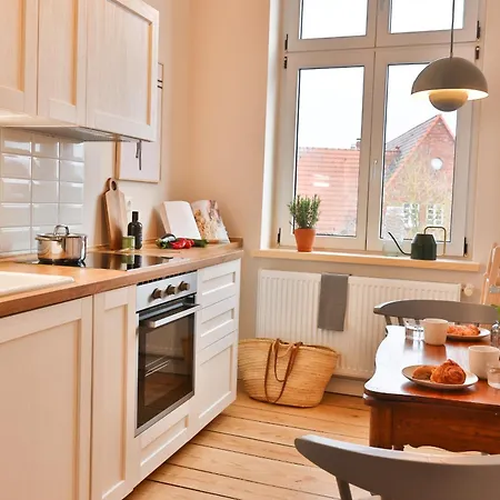 Am Bahnhof * Stralsund